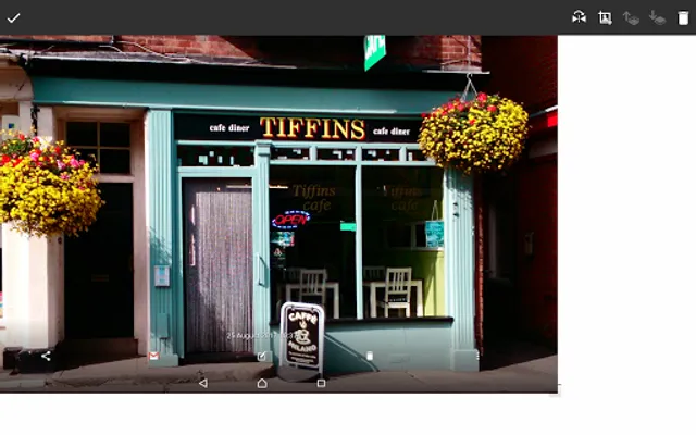 Tiffins café,