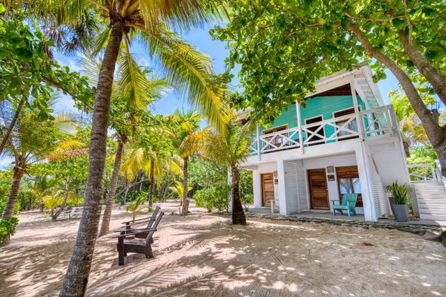 Camp Bay Lodge Roatan