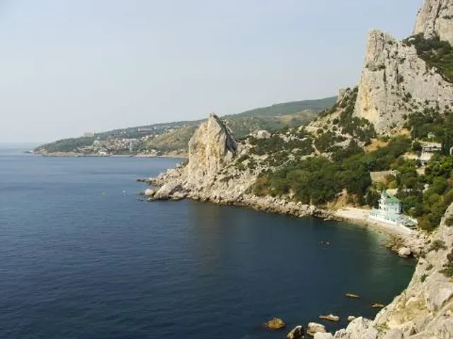 Plyazh Sanatoriya"Yunost'"