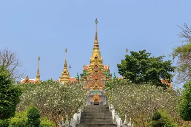 Phra Mahathat Chedi Phakdee Prakat