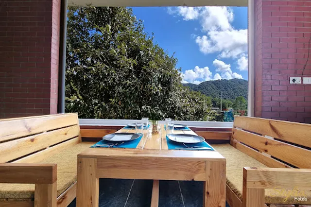 Moon Glade Cafe and Restaurant