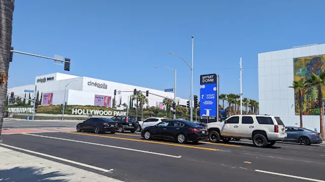 LA Clippers Plaza - Intuit Dome