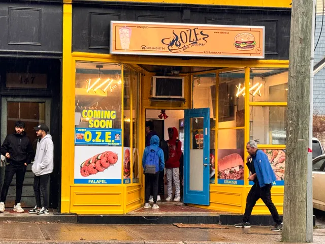 Unique OZE Restaurant