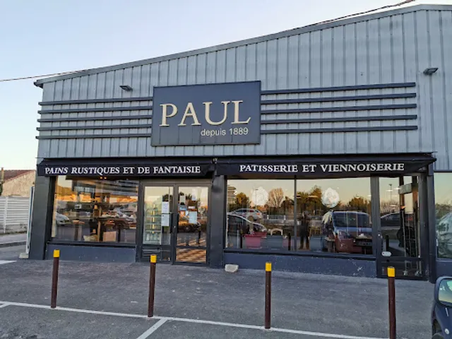 Paul Sandwich shop and Bakery