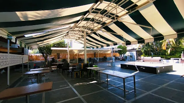 Relax Family Garden Restaurant & Bar