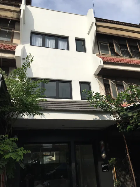 เจริญพาณิชย์ รูมส์