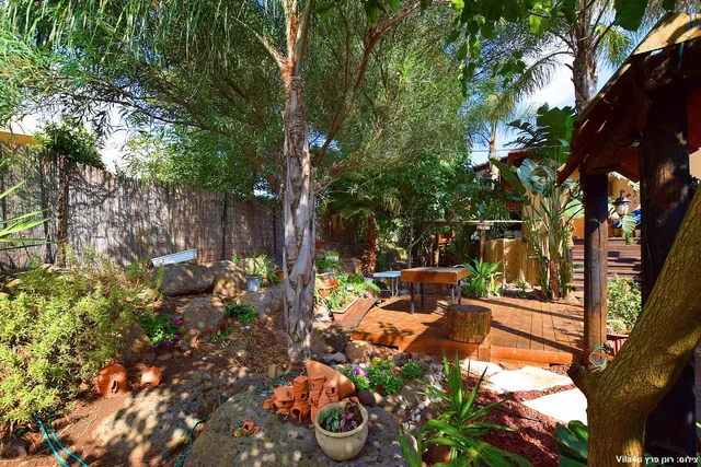 בין אומנות לטבע