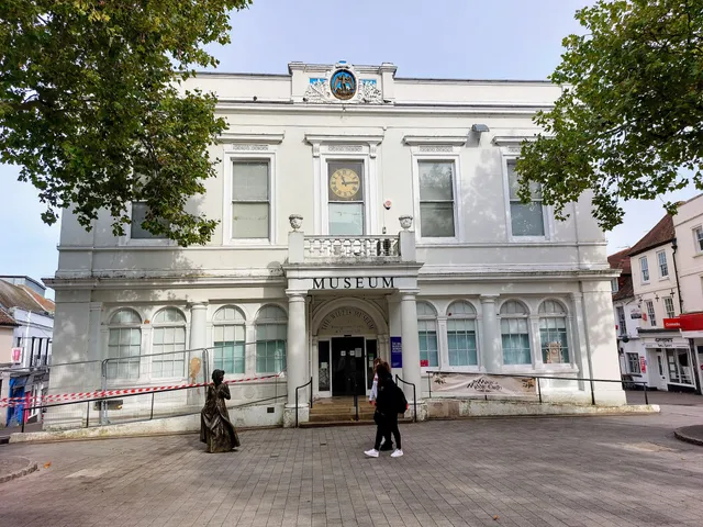 Willis Museum & Sainsbury Gallery