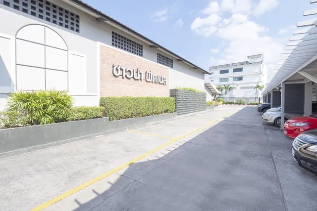 OYO 75382 Chonburi Hotel