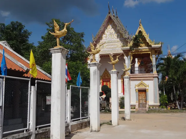 Wat Si Bun Rueang (Wat Nuea)