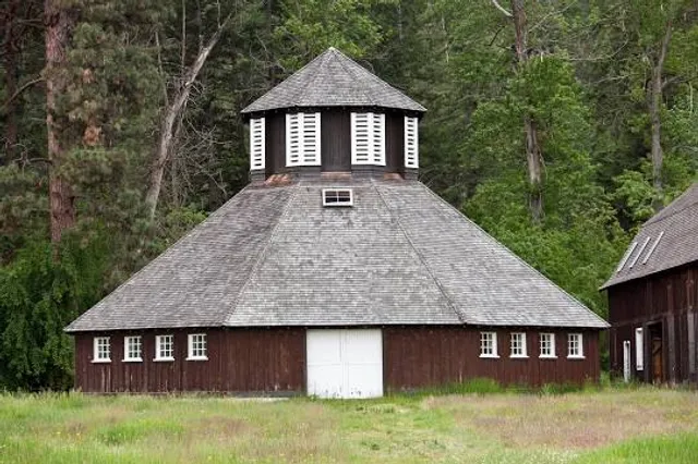 Historic Round Barn & Farm Market