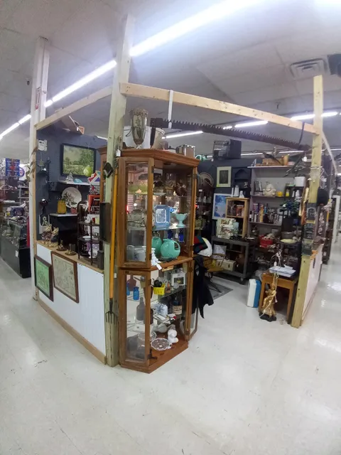 Plaza Antiques & Collectables Mall