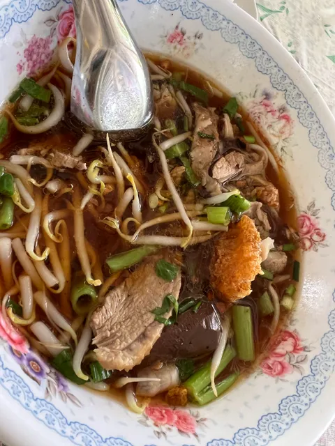 ร้านกระเพราเป็ด อาหารตามสั่ง ก๋วยเตี๋ยวเป็ด พระราชวังบางปะอิน