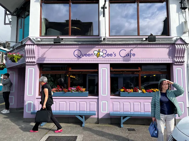 Queen Bee's Cafe