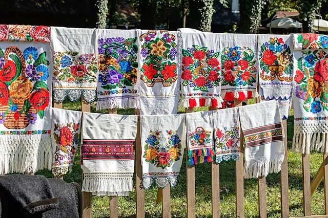 安山五彩星光村