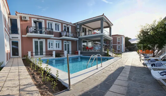 Sun & Sea Luxury Hotel