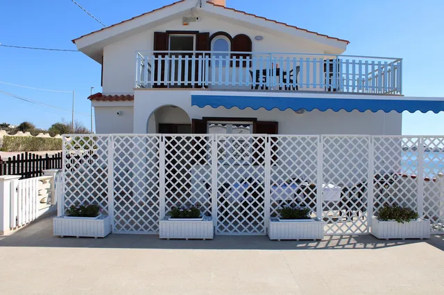 Residence Villa Marzia - Le Villette - Zona Librari - via Delle Sirene n. 17 - TORRE OVO