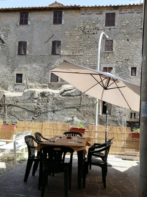 Tutto n'artro magnà