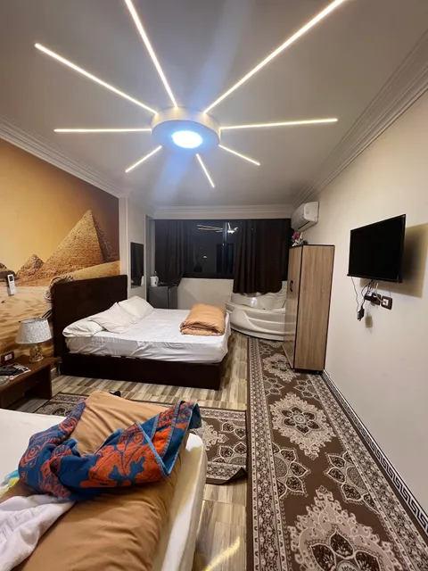 Panorama pyramids & jacuzzi