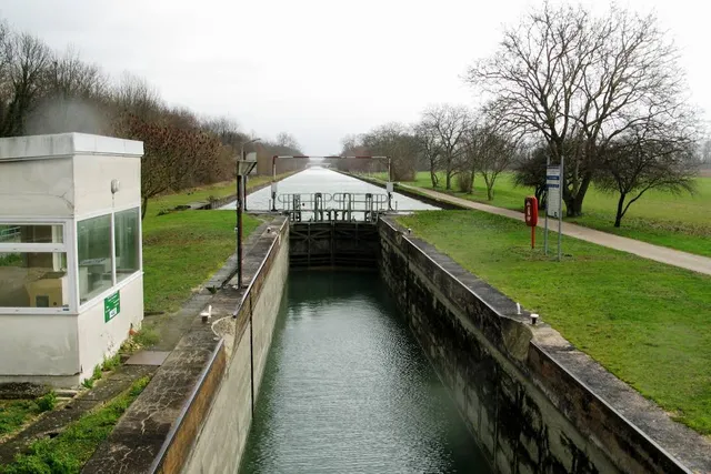 Canal de l'Aisne à la Marne
