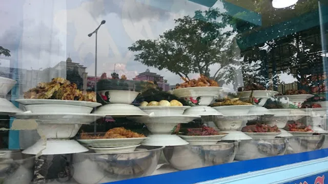 RUMAH MAKAN LEMBAH ANAI