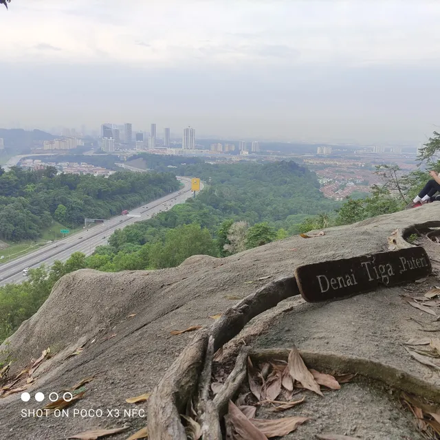 Denai Tiga Puteri Peak (Bukit Permatang Resam)