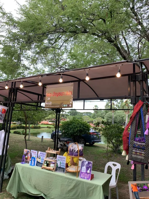 Tha Nam Rap Sadet Market