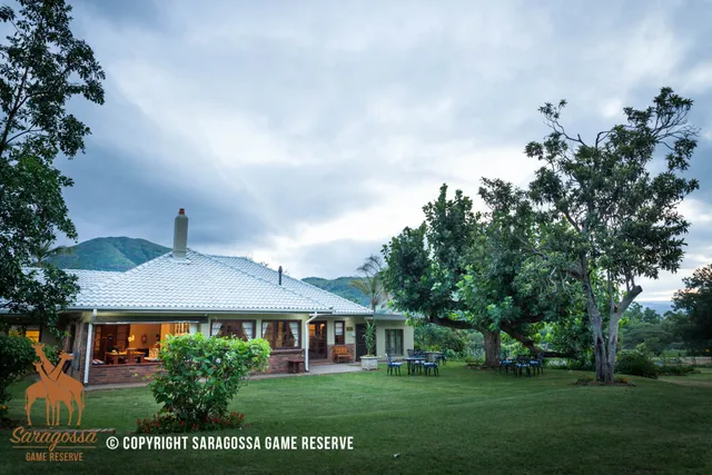 Twin Thorns Guesthouse - Saragossa Game Reserve