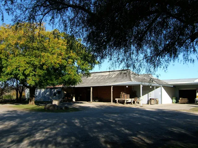 Chambers Rosewood Winery & Vineyards