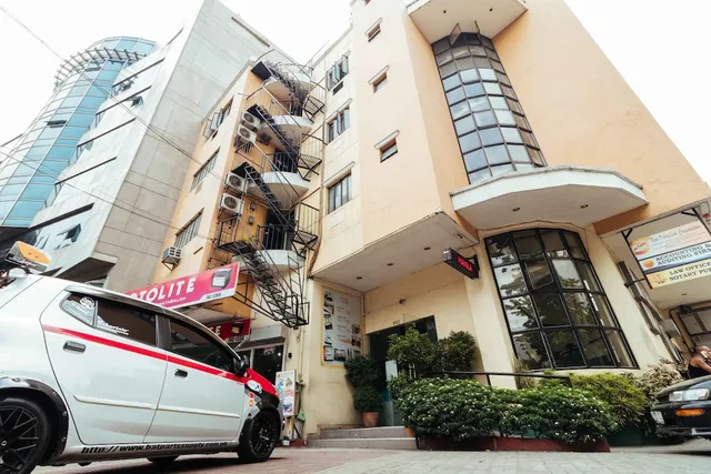 RedDoorz near Quirino Station Manila