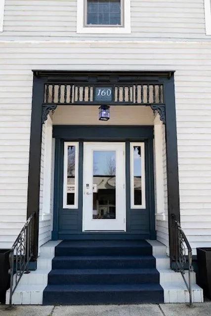 The Loyalist Inn & Suites Shelburne