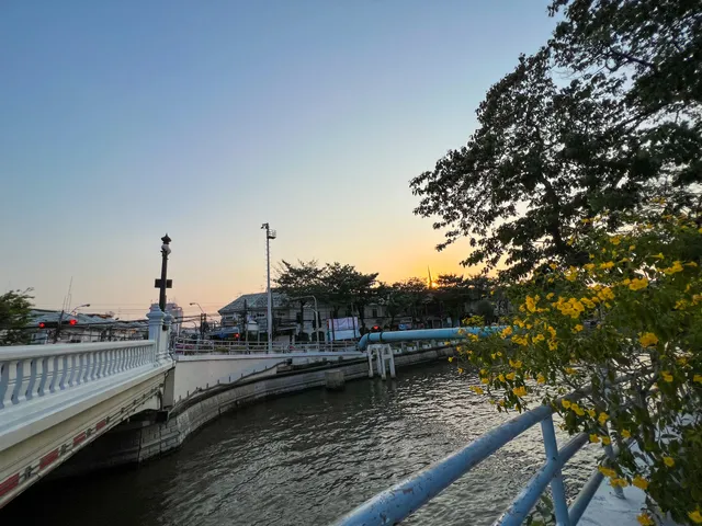 Thewakam Rangrak Bridge