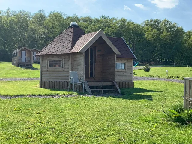 Ernest's Retreat Glamping Site (Static Caravan Park)