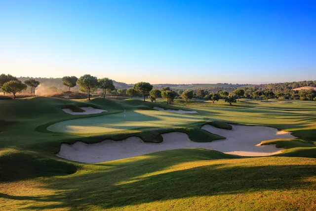 Las Colinas Golf & Country Club