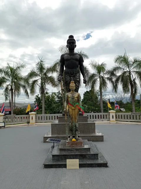 Pho Khun Pha Muang Memorial