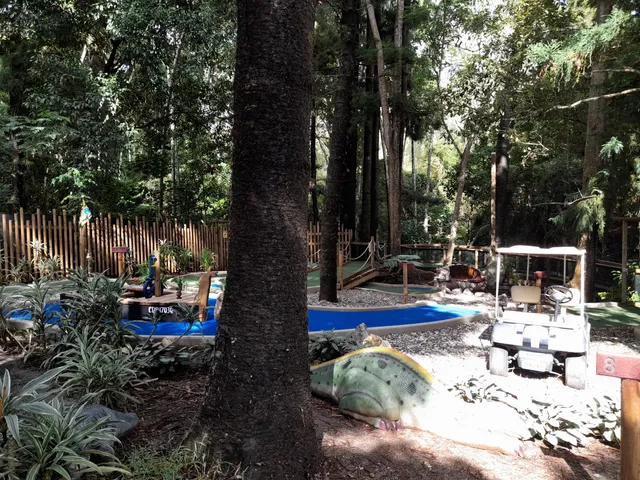 Capricorn Dinosaur Park and Mini Golf