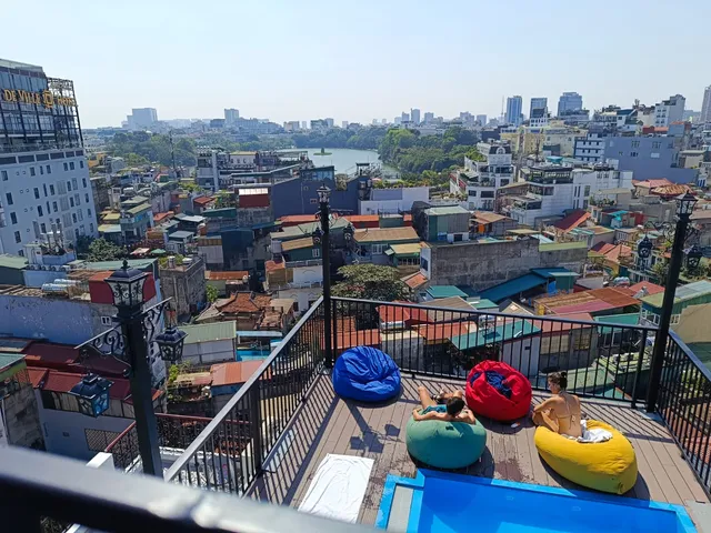 Lake View Backpackers Hostel & Rooftop Bar