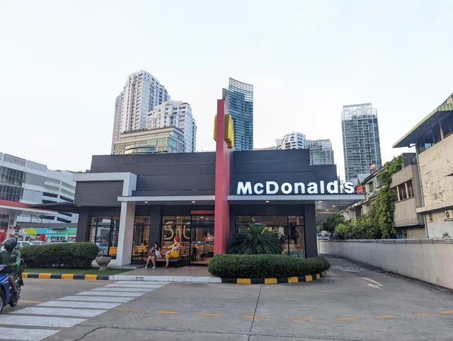 McDonald's Khlong Toei