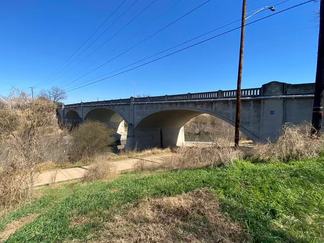 Riverwalk: Roosevelt Ave Trailhead