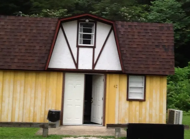 Li'l Abner Motel & Cottages