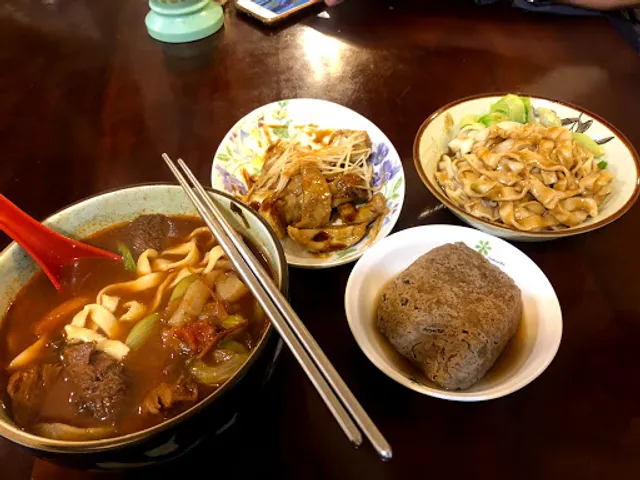 Vegetarian Tomato Beef Noodle Restaurant