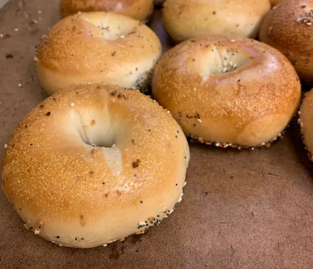 Benny's Bagels