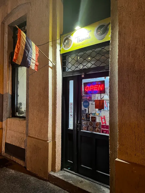 Rim Thanonh Thai Food