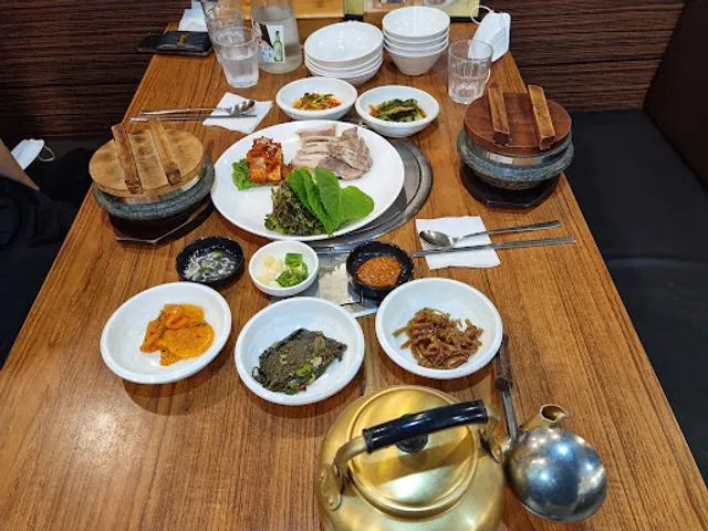 Sigol Bossam & Gamja Ongshimi Sangam