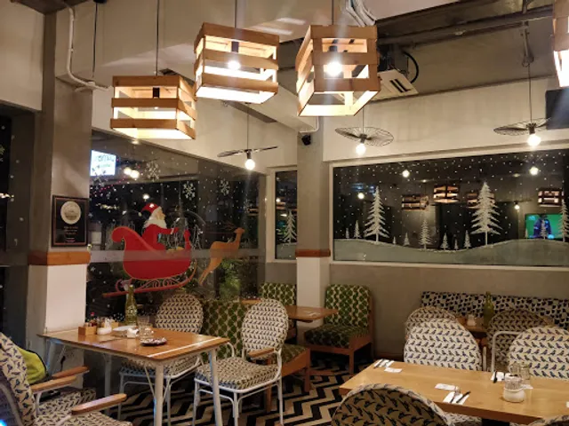 Aromas Café & Bistro