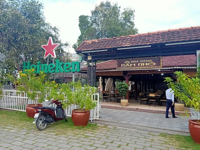 Nhà Hàng Năm Nhỏ