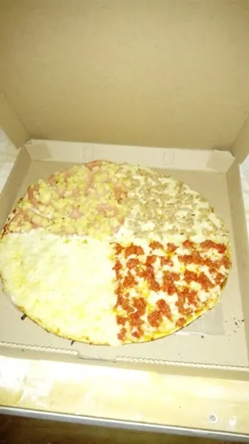 Uri's Pizza