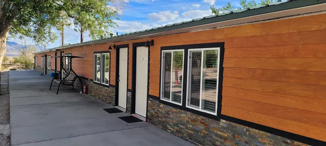 Whispering Elms Motel & RV Park