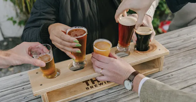 Two Thumb Brewing on Colombo