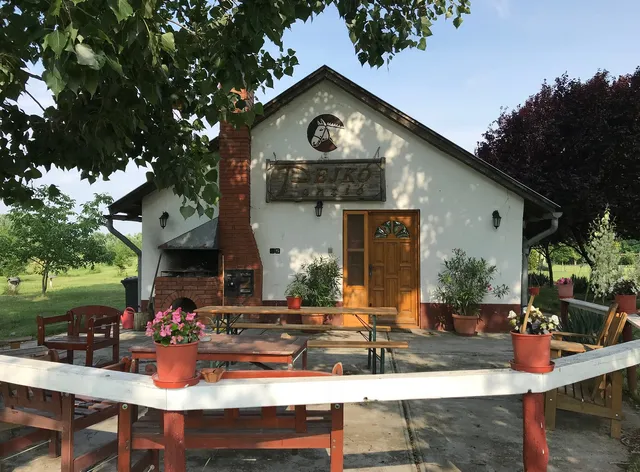 Pejkó Lovas Panzió